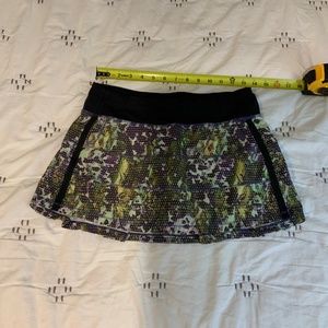 Lululemon Pace Rival Skirt, size 6. Original length 12”